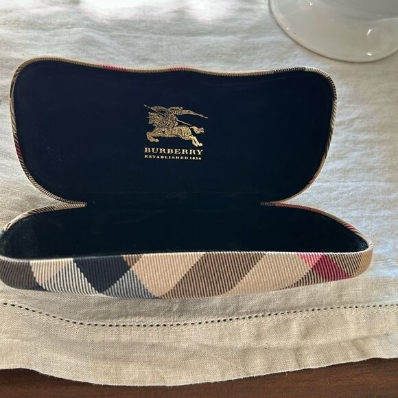 Burberry Sun Glasses Like new model B4083 with case - Picture 3 of 13